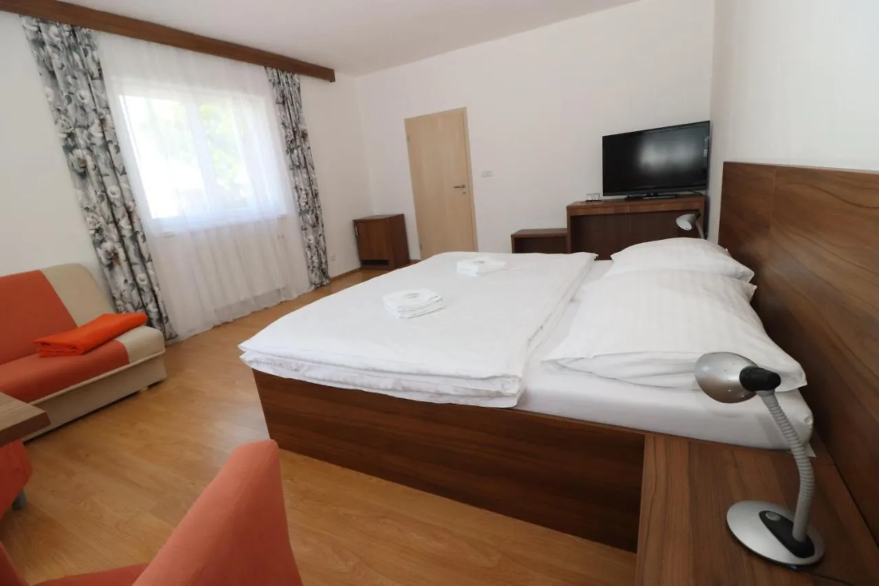 Blatensky Dvur Guest House Pardubice